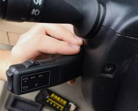 Кнопки на руль (Джойстик) Универсальные на подрулевую колонку. Тип 6